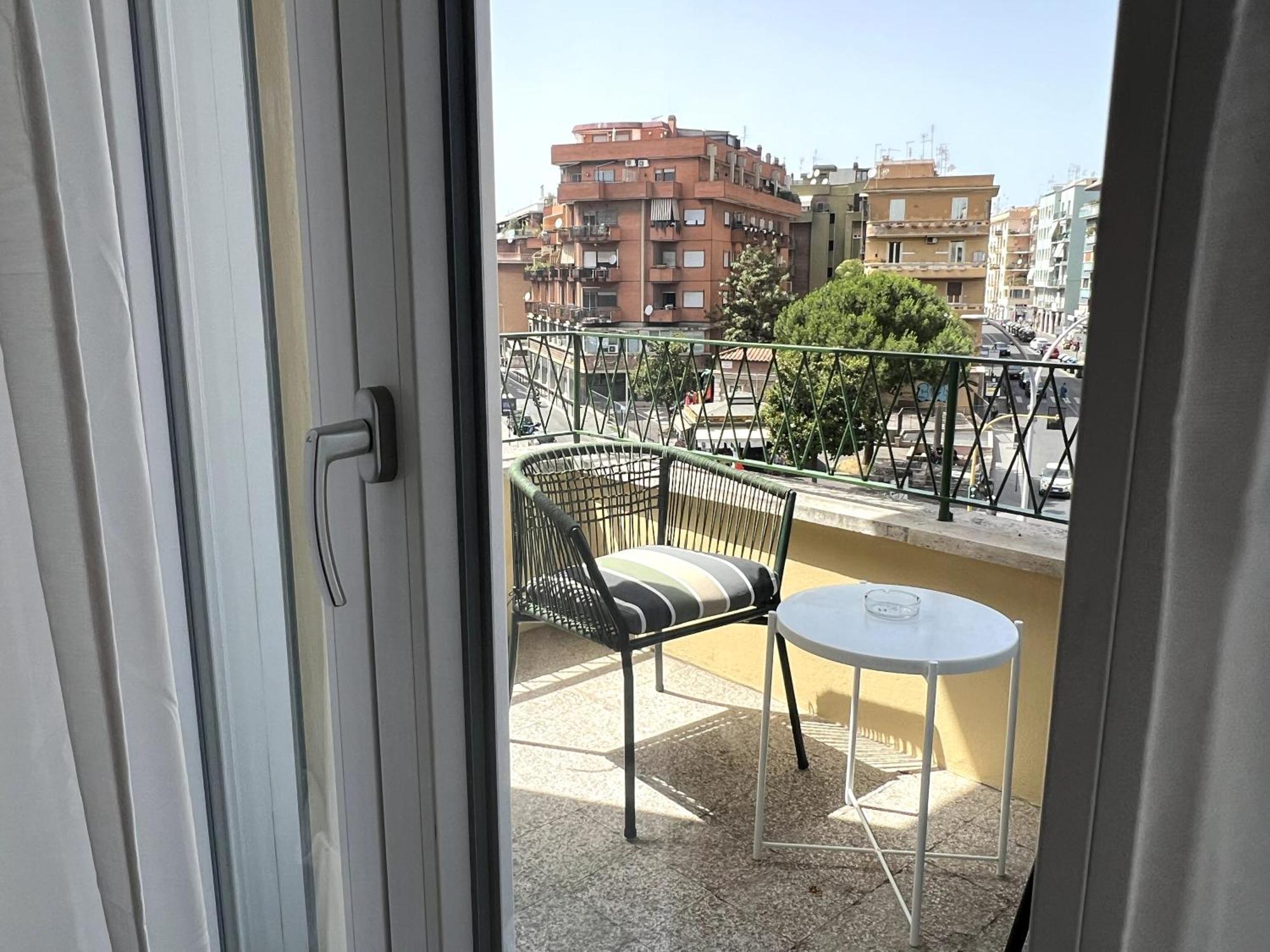Near Vatican, Irnerio 47 Guest House Rome Exterior photo