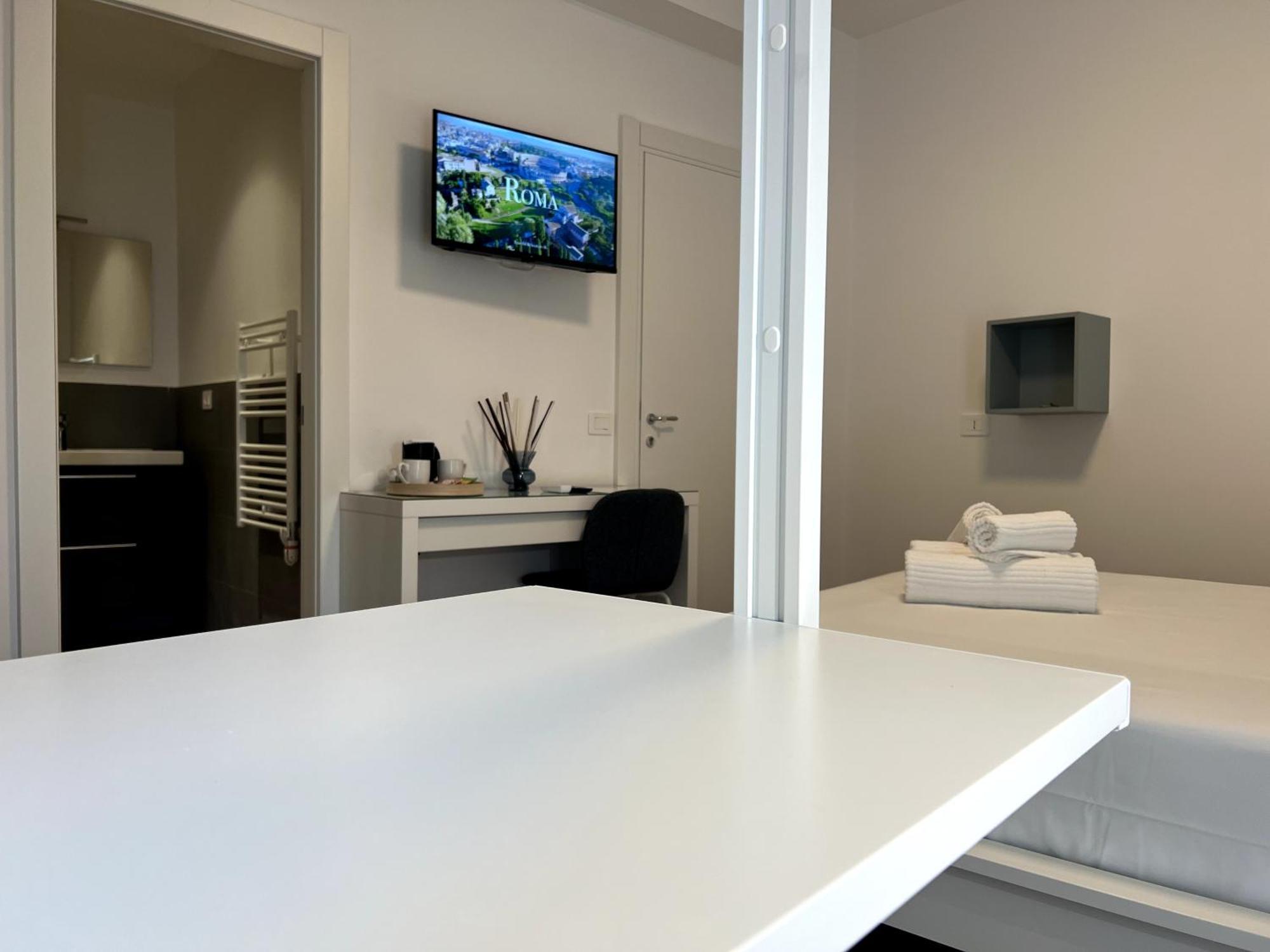 Near Vatican, Irnerio 47 Guest House Rome Room photo